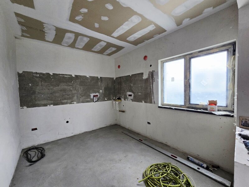 Tunari, casa parter 3 camere, 2 bai, teren 310 mp.