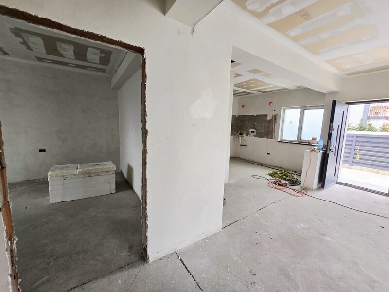 Tunari, casa parter 3 camere, 2 bai, teren 310 mp.