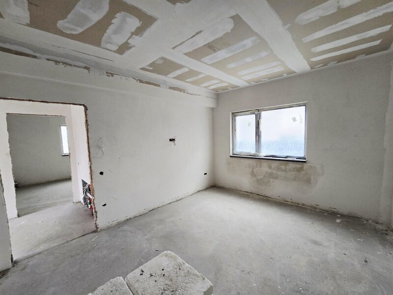 Tunari, casa parter 3 camere, 2 bai, teren 310 mp.